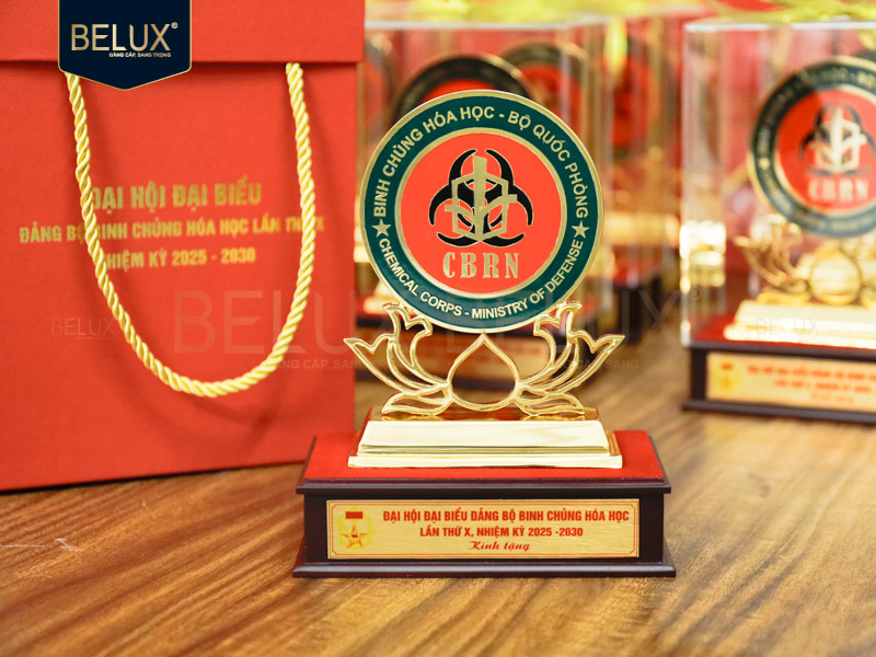 Lô Biểu trưng đế sen Binh Chủng Hóa Học cao 22cm bằng đồng mạ vàng 24k thiết kế theo yêu cầu